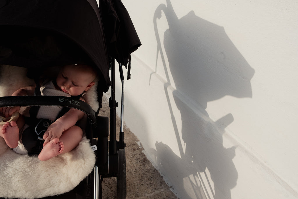 Kremowa naturalna wkładka do wózka z owczej skóry